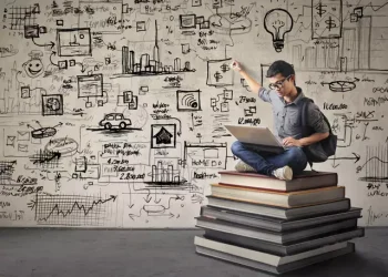 करिअर फंडा : हमेशा मोटिवेट रहने के लिए पांच टिप्स:खुलकर सोचें, चीजों को पकड़कर ना बैठें और खुद में इन्वेस्ट करें