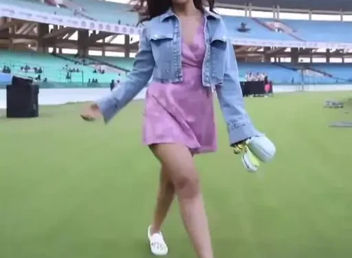 CG में सलमान खान की फ्रेंड ईरानी मॉडल एलनाज:बोल्ड अवतार में दिखी