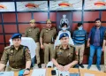 गढ़मुक्तेश्वर में रिटायर प्रशासनिक अधिकारी से एटीएम बदकर ठगी:दो शातिर गिरफ्तार, कई एटीएम कार्ड, लाखों की नकदी सहित दो लग्जरी कार बरामद