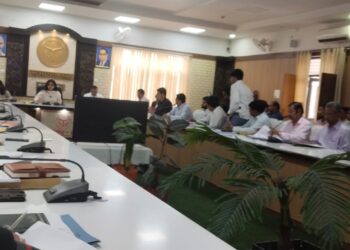 हापुड़/ 22सितम्बर, 2023◻️◻️◻️◻️ विशेष संचारी रोग नियंत्रण अभियान को सफल बनाने हेतु ग्राम स्तर पर बैठक कर जनमानस को संचारी रोग नियंत्रण के प्रति करें जागरूक- जिलाधिकारी