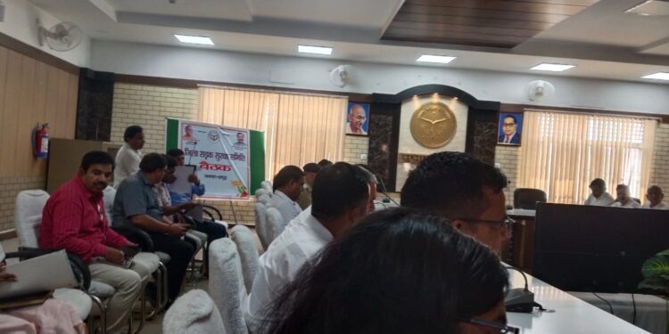 आज दिनांक 18.09.2023 को कलेक्ट्रेट सभागार कक्ष में जिलाधिकारी महोदया हापुड़ की अध्यक्षता