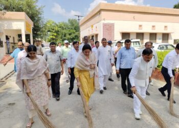 स्वच्छता ही सेवा अभियान में उतरे विधायक और ब्लॉक प्रमुख। लोगों में दिखा जबरदस्त उत्साह