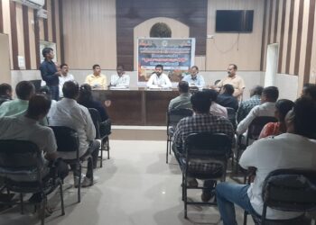 पराली जलपराली जलने से रोकने के लिए विकास खंड धौलाना में कृषक जागरूकता गोष्ठी की गई जिसमे प्रधान, सचिव, पंचायत सदस्य, किसानो द्वारा प्रतिभाग किया गया।ने से रोकने के लिए विकास खंड धौलाना में कृषक जागरूकता गोष्ठी की गई जिसमे प्रधान, सचिव, पंचायत सदस्य, किसानो द्वारा प्रतिभाग किया गया।