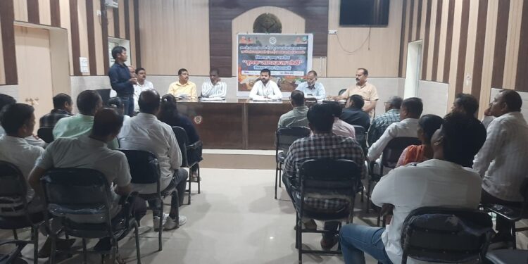 पराली जलपराली जलने से रोकने के लिए विकास खंड धौलाना में कृषक जागरूकता गोष्ठी की गई जिसमे प्रधान, सचिव, पंचायत सदस्य, किसानो द्वारा प्रतिभाग किया गया।ने से रोकने के लिए विकास खंड धौलाना में कृषक जागरूकता गोष्ठी की गई जिसमे प्रधान, सचिव, पंचायत सदस्य, किसानो द्वारा प्रतिभाग किया गया।