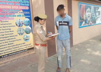 जनपद हापुड़ की समस्त थानों की एण्टीरोमियों स्क्वाड टीमों द्वारा प्रमुख बाजारों, भीड़-भाड़ वाले इलाकों एवं पार्क आदि स्थानों पर मनचलों/शोहदों की चेकिंग की जा रही है~