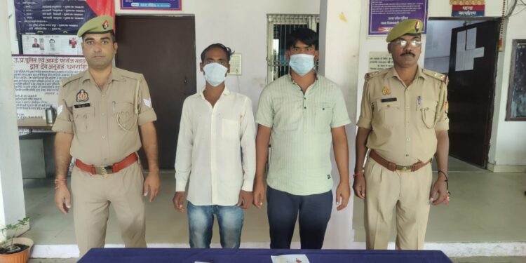 आज दिनांक 14-10-2023   हापुड पुलिस द्वारा जनपद में अपराध की रोकथाम एवं वांछित अभियुक्तों की गिरफ्तारी हेतु चलाए जा रहे अभियान   इनामी 02 अभियुक्तों को किया गिरफ्तार ।