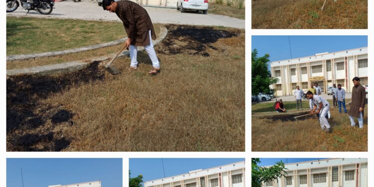आज दिनांक 1/10/2023 को स्वच्छ शहर स्वच्छ गांव बनाने हेतु माननीय प्रधानमंत्री के सामूहिक रूप से स्वच्छ्ता कार्यक्रम