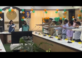 गांधी जयंती के शुभ अवसर पर आज जनपद हापुड़ में कलेक्ट्रेट सभागार में जिलाधिकारी महोदया की अध्यक्षता में नशा मुक्ति जागरूकता कार्यक्रम