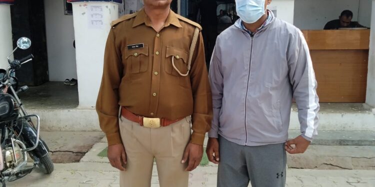 हापुड़ पुलिस द्वारा जनपद में अपराध की रोकथाम एवं वांछित अभियुक्तों की गिरफ्तारी