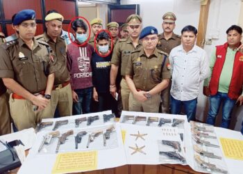 थाना गढ़मुक्तेश्वर पुलिस ने चैकिंग के दौरान अवैध शस्त्र सप्लाई करने वाले अभियुक्तों को किया गिरफ्तार।