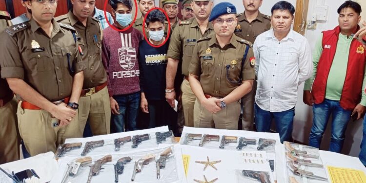 थाना गढ़मुक्तेश्वर पुलिस ने चैकिंग के दौरान अवैध शस्त्र सप्लाई करने वाले अभियुक्तों को किया गिरफ्तार।