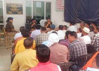 हापुड़ नगर पर धर्मगुरुओं/संभ्रांत व्यक्तियों के साथ पीस कमेटी की मीटिं