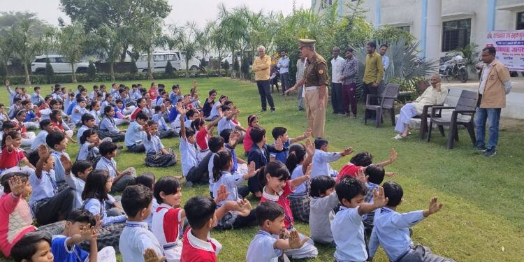 यातायात माह नवम्बर 2023″ के अंतर्गत सड़क दुर्घटनाओं पर अंकुश लगाए जाने हेतु जागरूक किया गया।